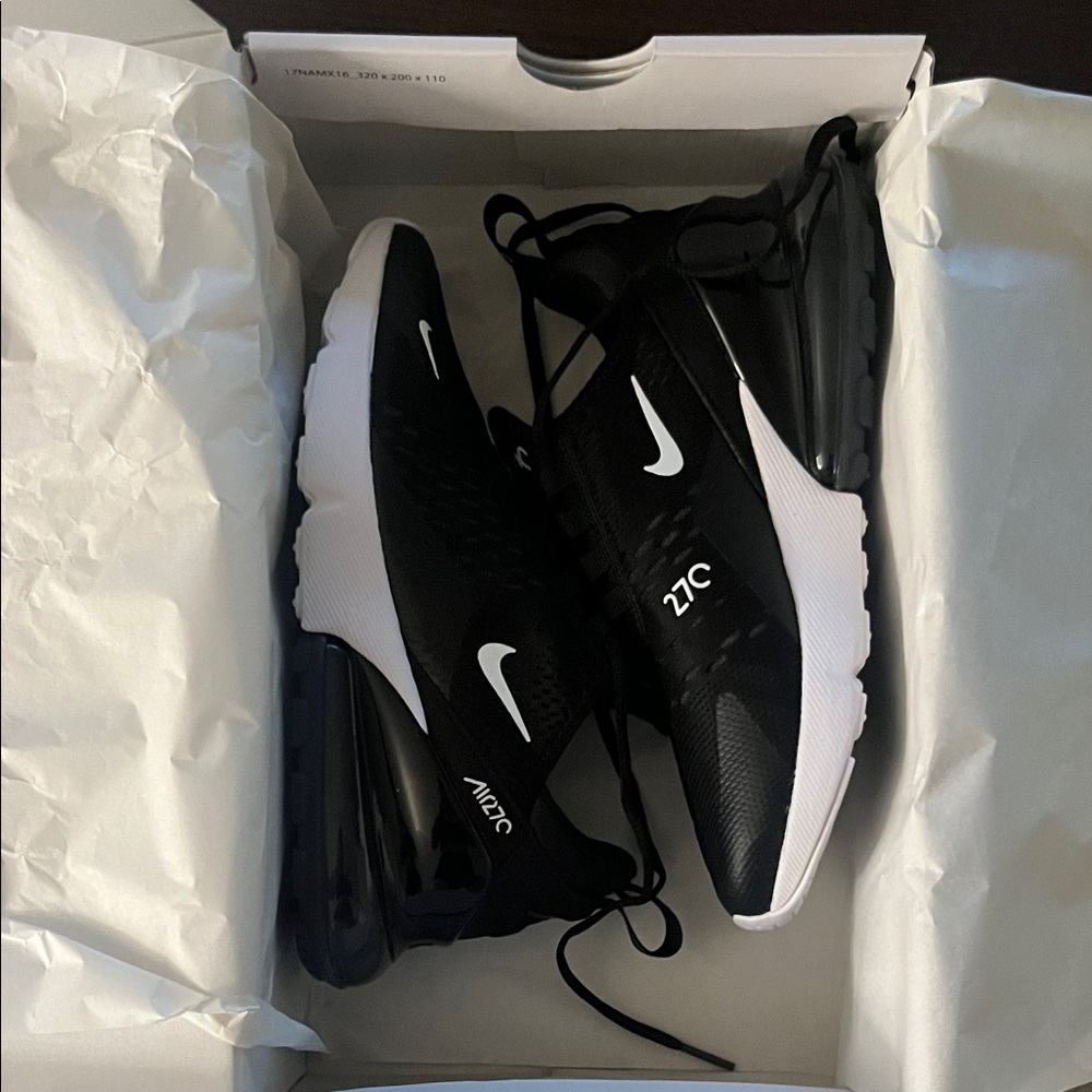 NIB Nike air max 270 black/white